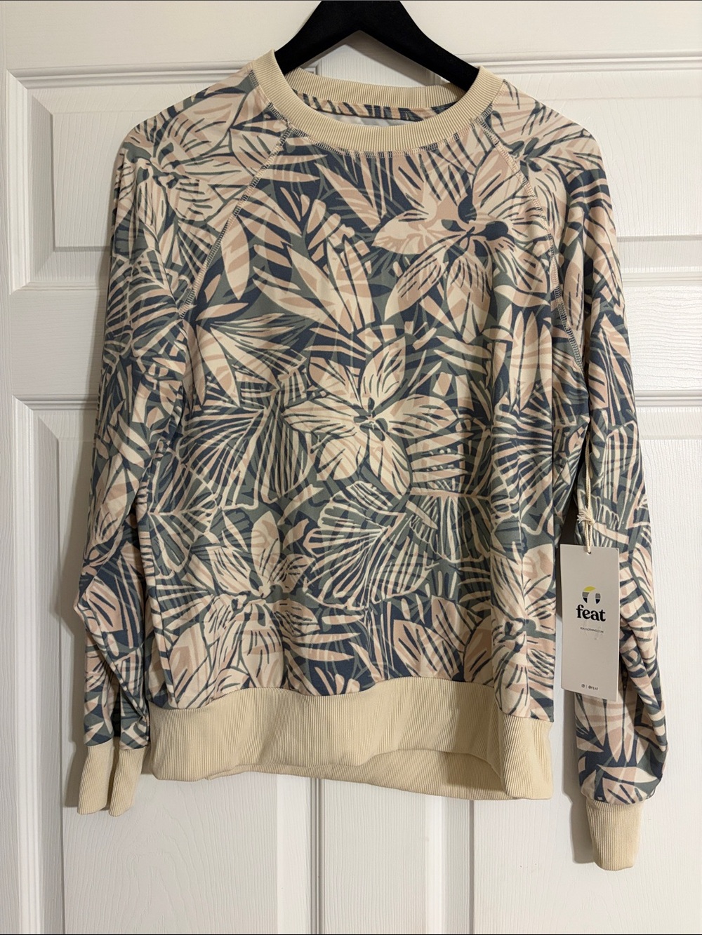 Feat FlowTech Roam Crewneck Sweatshirt Tropical Floral Sage Cream NWT